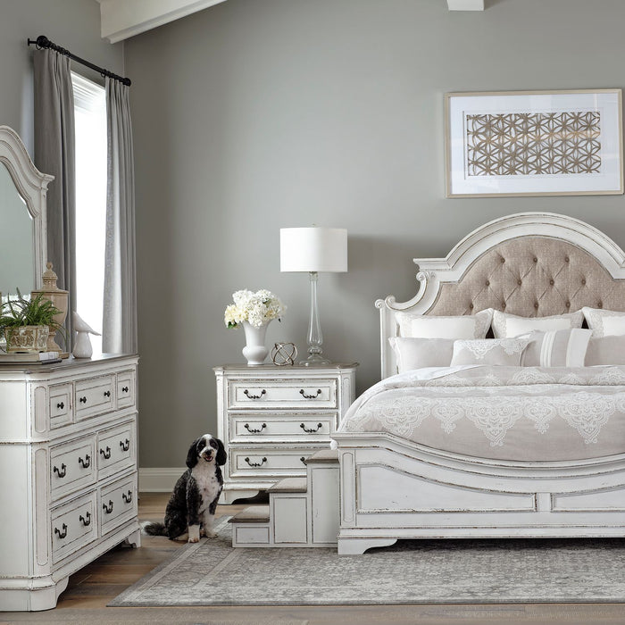 Magnolia Manor Pet Steps in Antique White - Discount Furniture World (Burlington,NC)