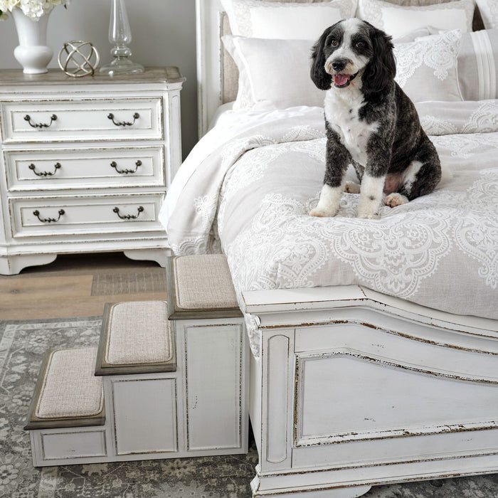 Magnolia Manor Pet Steps in Antique White - Discount Furniture World (Burlington,NC)
